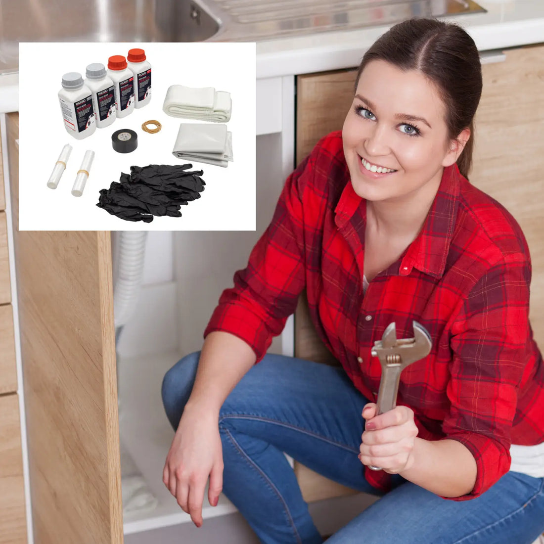Femme en chemisage diy avec résine époxy, inspection vidéo, réparant une canalisation