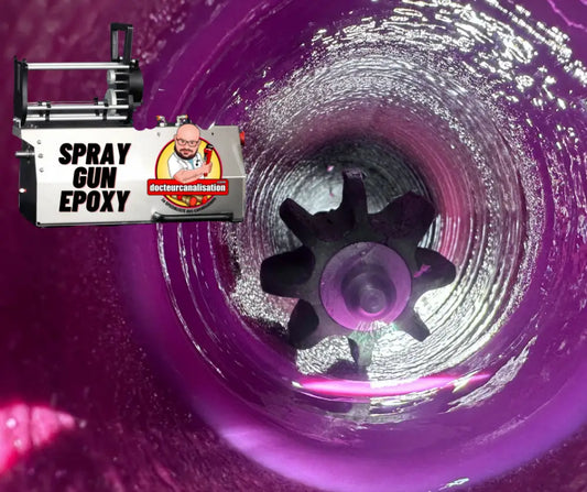 Machine de chemisage avec spraygun epoxy appliquant un revêtement violet pour adhérence optimale