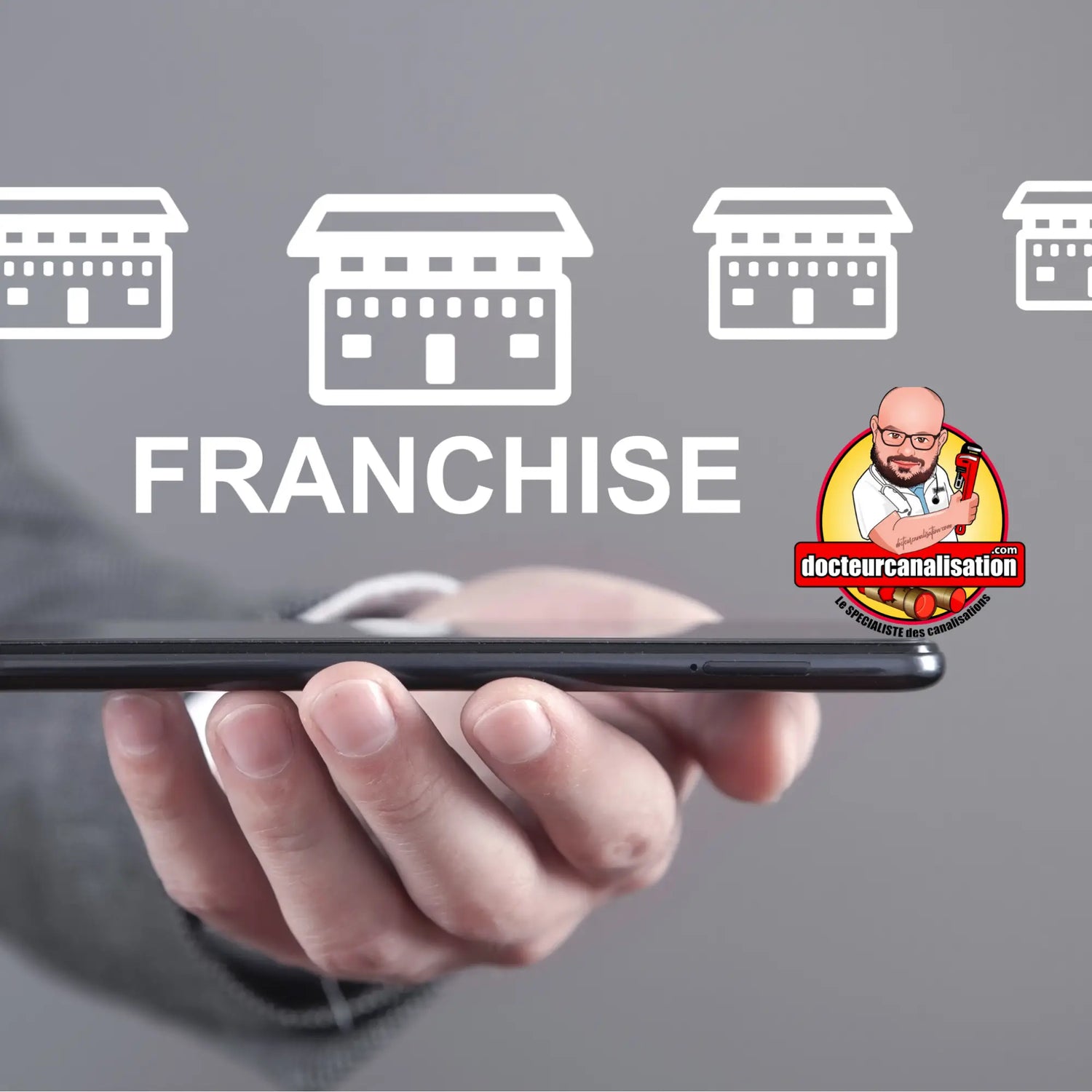 Main image showing a hand holding a smartphone with franchise docteur canalisation logo