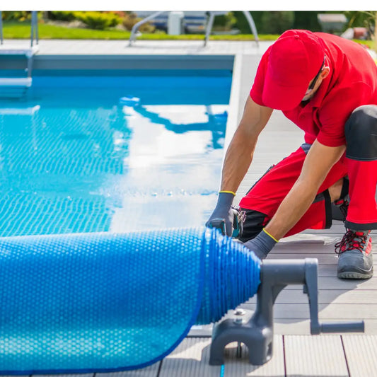 Image d’une couverture de canalisation piscine enroulée pour pack chemisage piscine